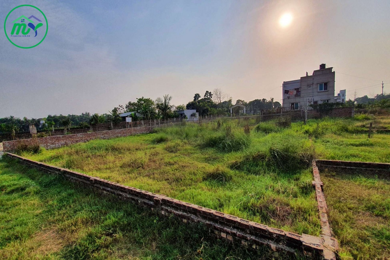 জাতীয় সংসদ ভবন থেকে ৭.৫ কিঃ মিঃ দূরে ৩ কাঠার রেডি প্লট এখনি বাড়ি করার উপযোগী।